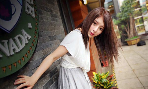 裕华想找一个女性生孩子给报酬-｛找个女人生孩子多少钱｝